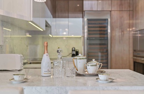 Bal Harbour Condo | Luxury 5 Stars – Oceanfront Stay for 4 w/World-class Amenities