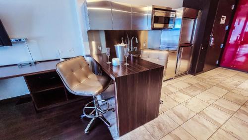 Las Vegas Apartment | Luxury 53rd Flr Condo with Amazing Sunset View & Balcony NO ReFee at Palms Place