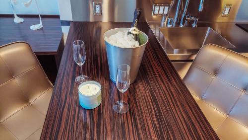 Las Vegas Apartment | Luxury 53rd Flr Condo with Amazing Sunset View & Balcony NO ReFee at Palms Place