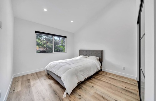 Woodland Hills House | Luxury 5b, 3.5BA house a Large backyard, BBQ. Weekly discount 7%, monthly 15%