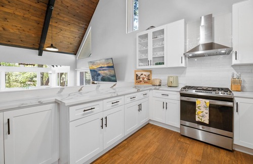 Lake Arrowhead Cottage | Luxury 5Bedroom/10beds/LargeGatedBackyard/SwingSet/EntertainmentRoom/&BonusRoom