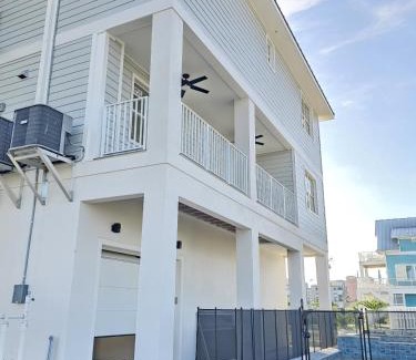 Fort Myers Beach House | Luxury 5BR- 4BA Coastal Retreat - Stunning Ocean Views and Walk to Times Square