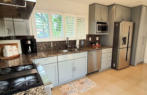 Buena Vista House | Luxury 5BR/4BA Villa Pool Steps to Design District Shopping & Dinning!
