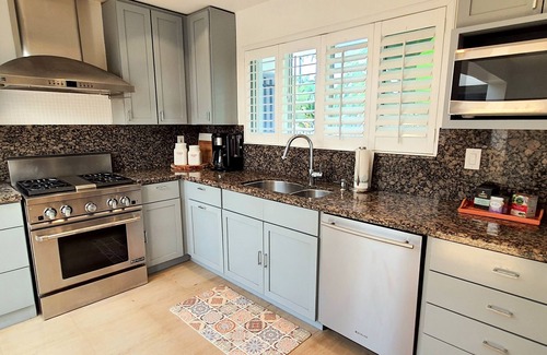 Buena Vista House | Luxury 5BR/4BA Villa Pool Steps to Design District Shopping & Dinning!