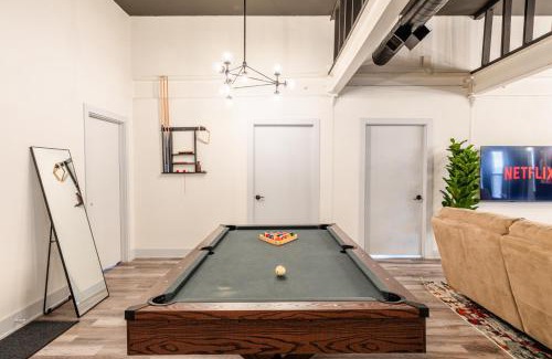Near South Side Apartment | Luxury 5BR Chicago Retreat Perfect for Groups with Pool table & Optional Parking Near McCormick Place and Soldier Field