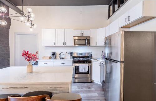 Near South Side Apartment | Luxury 5BR Chicago Retreat Perfect for Groups with Pool table & Optional Parking Near McCormick Place and Soldier Field