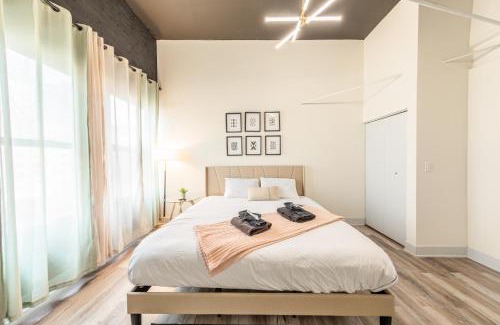 Near South Side Apartment | Luxury 5BR Chicago Retreat Perfect for Groups with Pool table & Optional Parking Near McCormick Place and Soldier Field