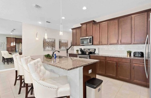 Four Corners House | Luxury 5BR Disney Retreat w/Private Pool & Themed Rooms – Steps to Clubhouse!