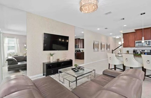 Four Corners House | Luxury 5BR Disney Retreat w/Private Pool & Themed Rooms – Steps to Clubhouse!
