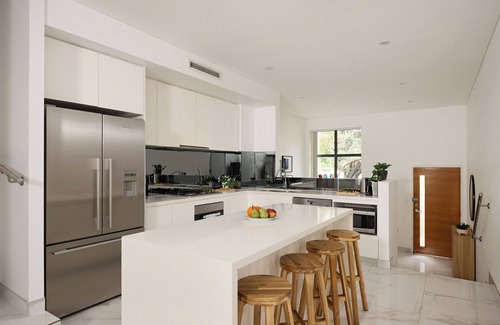 Alexandria House | Luxury 5BR Home | Park Views | Near CBD & Airport