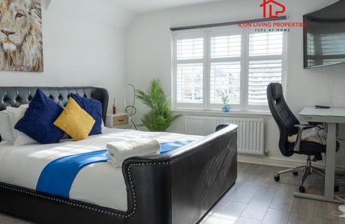 Basildon House | Luxury 5BR House with Jacuzzi plus Gym - 1 BR Garden Self-Contained Suite in Garden -booked separately-