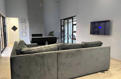 Windhoek House | Luxury 5BR Retreat in Omeya