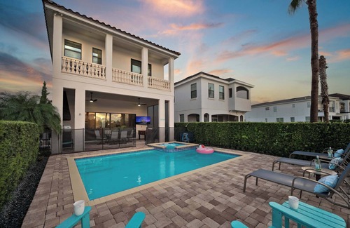 Reunion Apartment | Luxury 5BR Villa w Pool & Cinema, 4mi to Disney