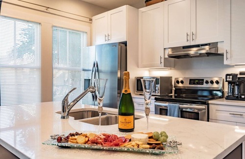 Historic Ybor Villa | Luxury 5BR Ybor City Duplex Near 7th