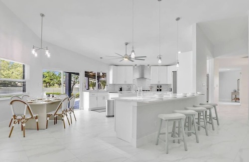 Rainbow Farms House | Luxury 6,000 sqft Oasis- Pool, Sleeps 16