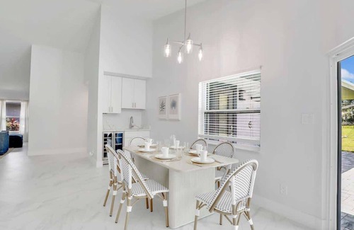 Rainbow Farms House | Luxury 6,000 sqft Oasis- Pool, Sleeps 16
