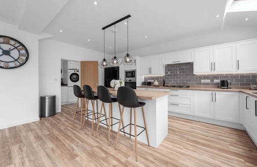 Walkden House | Luxury 6 Bed Near Manchester by City SuperHost