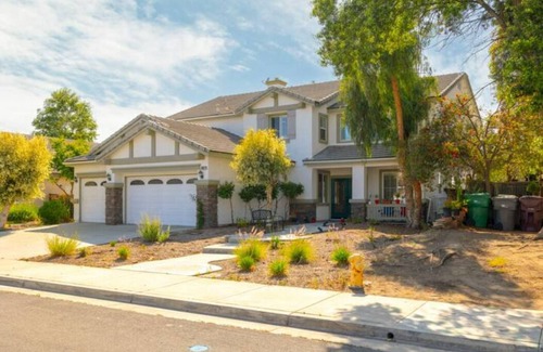 Menifee House | Luxury 6-Bedroom Home w Large 3-Cars Garage & Spacious Yard