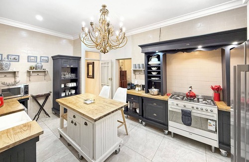 Greater Johannesburg Metropolitan Area Villa | Luxury 6-bedroom villa in Hyde Park Sandton