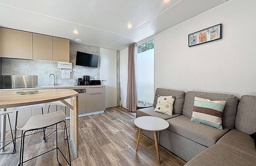 Jullouville-les-Pins House | Luxury 6-Person Mobile Home, 200m from Beach, Pool, Fitness, and More