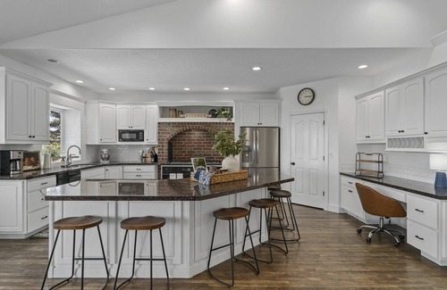 Layton House | Luxury - 6000sqft- Sleeps 22+ Basketball, Billiards, Theater, Game, PrincessRoom