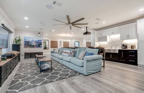 Five Points House | Luxury 6BR/5BA, Hot Tub, Games, DT, Sleeps 20+