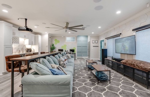 Five Points House | Luxury 6BR/5BA, Hot Tub, Games, DT, Sleeps 20+