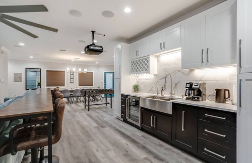 Five Points House | Luxury 6BR/5BA, Hot Tub, Games, DT, Sleeps 20+