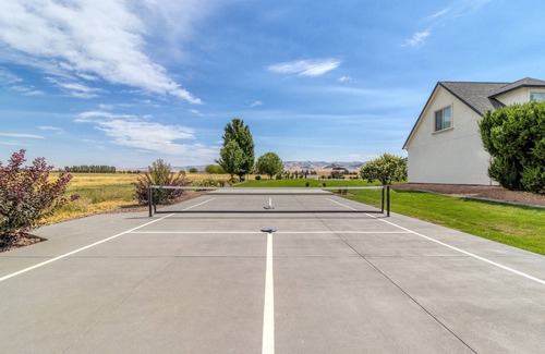 Walla Walla House | Luxury 6BR 5BA Walla Walla Estate | Heated Pool, Jacuzzi, Sauna & Theater