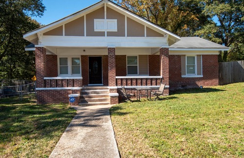 Atlanta House | Luxury 6BR Atlanta Home – Sleeps 24, WiFi, Parking, Near Midtown & Downtown