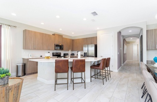West Kissimmee House | Luxury 6BR Disney Villa w/Pool & Game Room Encore Resort