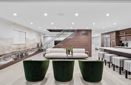 Golden Glades House | Luxury 6BR Estate w/Heated Pool & Huge Parking