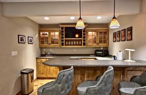Fargo House | Luxury 6BR Home in Desired Neighborhood