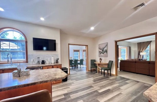 Tobyhanna House | Luxury 6BR Home+OutdoorSauna+HotTub+Creek+InForest