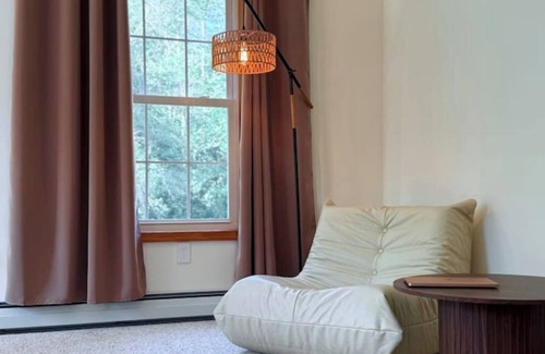 Tobyhanna House | Luxury 6BR Home+OutdoorSauna+HotTub+Creek+InForest