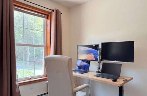 Tobyhanna House | Luxury 6BR Home+OutdoorSauna+HotTub+Creek+InForest