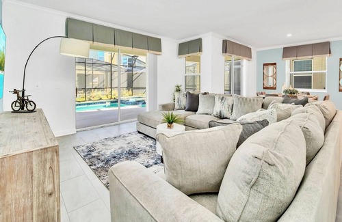 Campbell House | Luxury 6BR Home - Pool, Hot Tub, BBQ - Near Disney