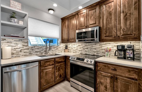 Willis House | Luxury 6BR Lakefront Home with Pool, Private Dock, Game Room, Putting Green & Outdoor Oasis!