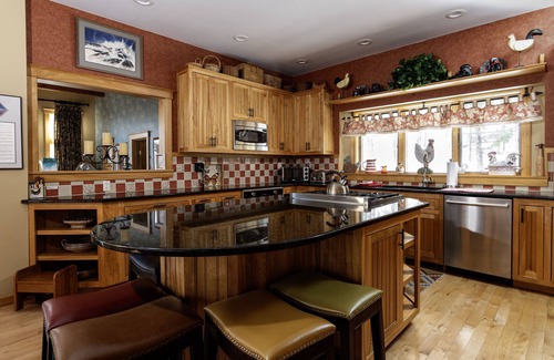 Ludlow House | Luxury 6Br Solitude Village- Indoor Bball Court, Private Tub by RedAwning