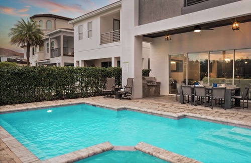 Reunion Apartment | Luxury 6BR Villa w Pool & Cinema, 4mi to Disney