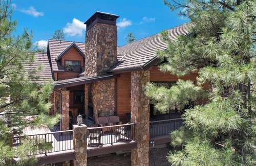 Heber House | Luxury 7‑Bed Forest Lodge 4.5 Acre Private Estate Fireplaces & Views