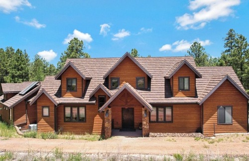 Heber House | Luxury 7‑Bed Forest Lodge 4.5 Acre Private Estate Fireplaces & Views