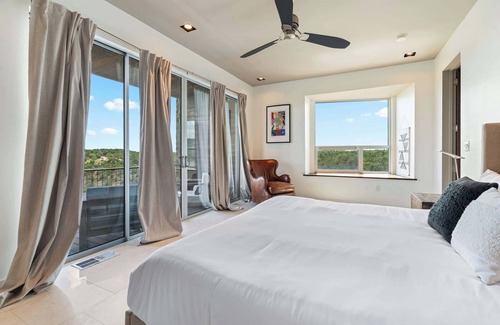Dripping Springs House | Luxury 7BR Hill Country Gem Hot Tub & Barndominium