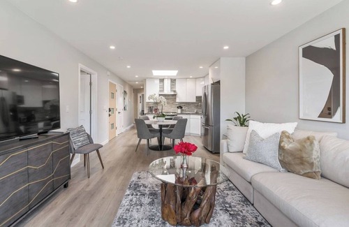 Daly City House | Luxury 7BR Home Near SFO w/Parking
