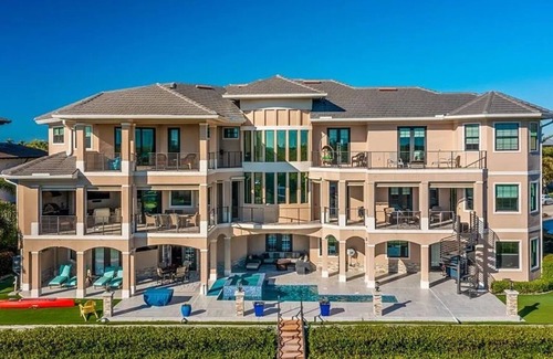 Biggar House | Luxury 7BR Waterfront in Fort Myers, Sleeps 14+, Near Sanibel