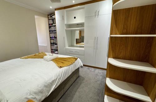 Luton Apartment | Luxury 8 Bed Home Near Luton Airport
