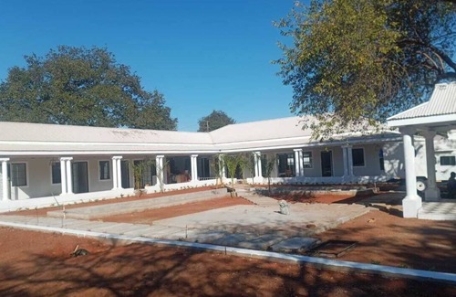 Victoria Falls House | Luxury 8-Bedroom Retreat in Victoria Falls