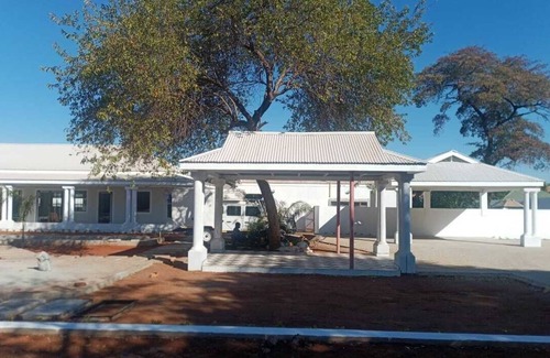 Victoria Falls House | Luxury 8-Bedroom Retreat in Victoria Falls