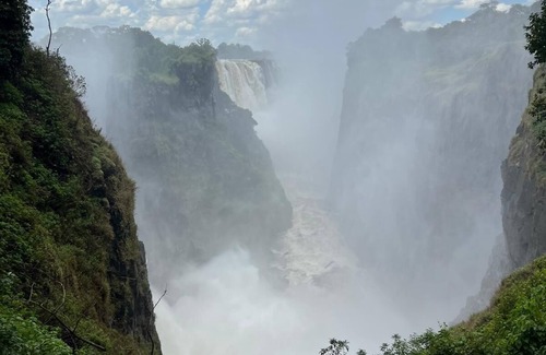 Victoria Falls House | Luxury 8-Bedroom Retreat in Victoria Falls