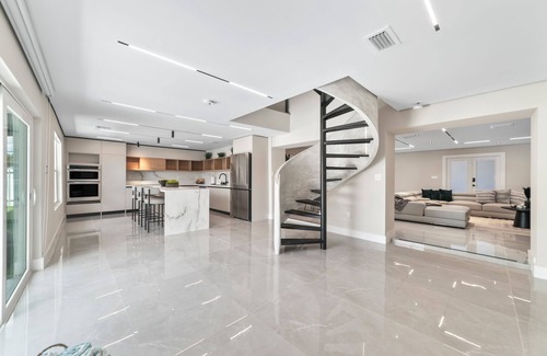 Miami Gardens House | Luxury 8BR Home w/Pool, Spa & Game Room Fun